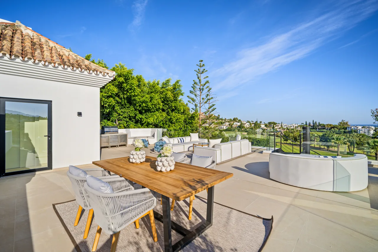 6-bedroom villa in Los Naranjos with private pool and private garden — image 21