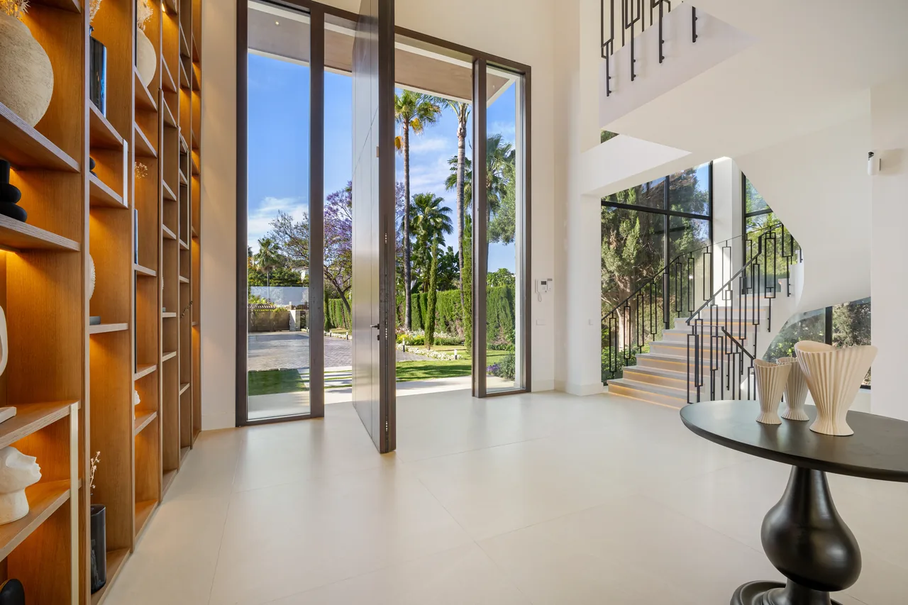 6-bedroom villa in Los Naranjos with private pool and private garden — image 22
