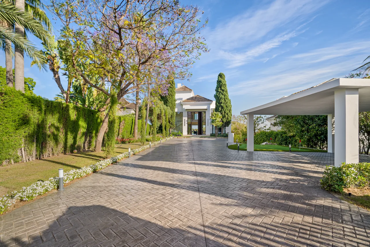 6-bedroom villa in Los Naranjos with private pool and private garden — image 25