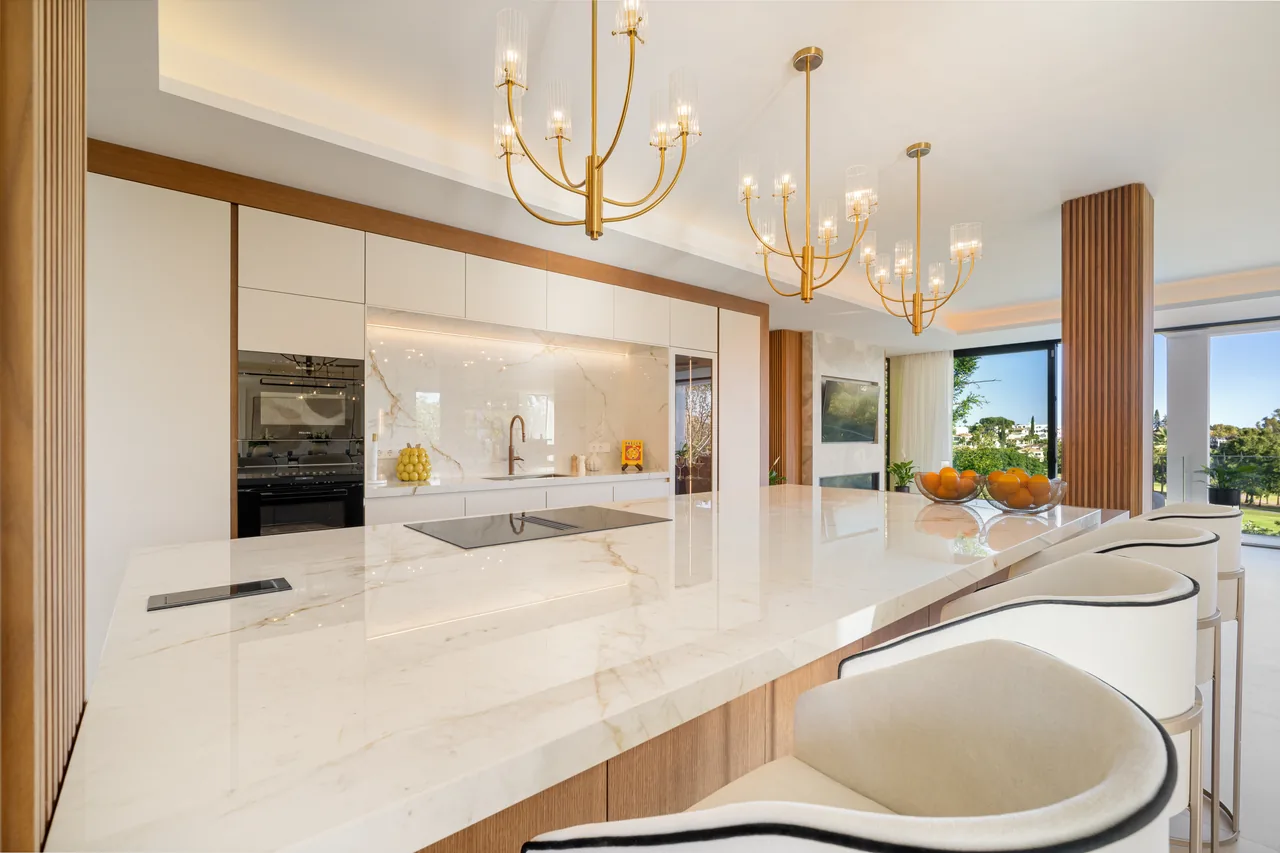 6-bedroom villa in Los Naranjos with private pool and private garden — image 29