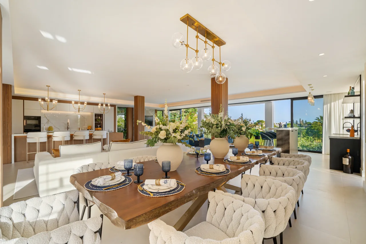 6-bedroom villa in Los Naranjos with private pool and private garden — image 30