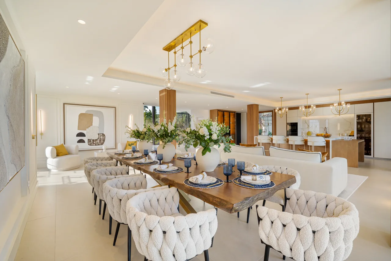 6-bedroom villa in Los Naranjos with private pool and private garden — image 32