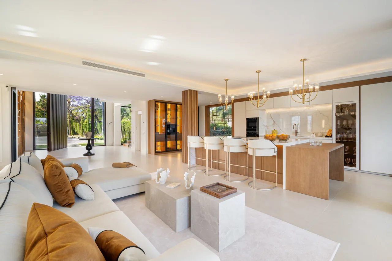 6-bedroom villa in Los Naranjos with private pool and private garden — image 34