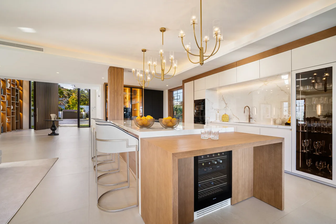 6-bedroom villa in Los Naranjos with private pool and private garden — image 35