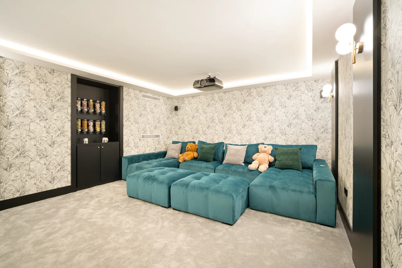 6-bedroom villa in Los Naranjos with private pool and private garden — image 45