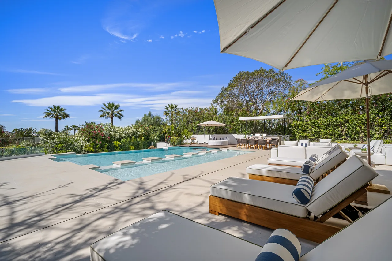 6-bedroom villa in Los Naranjos with private pool and private garden — image 48