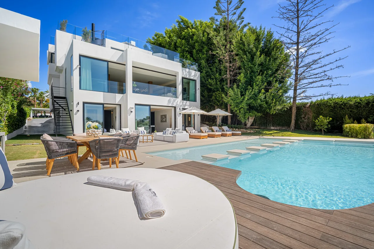 6-bedroom villa in Los Naranjos with private pool and private garden — image 49