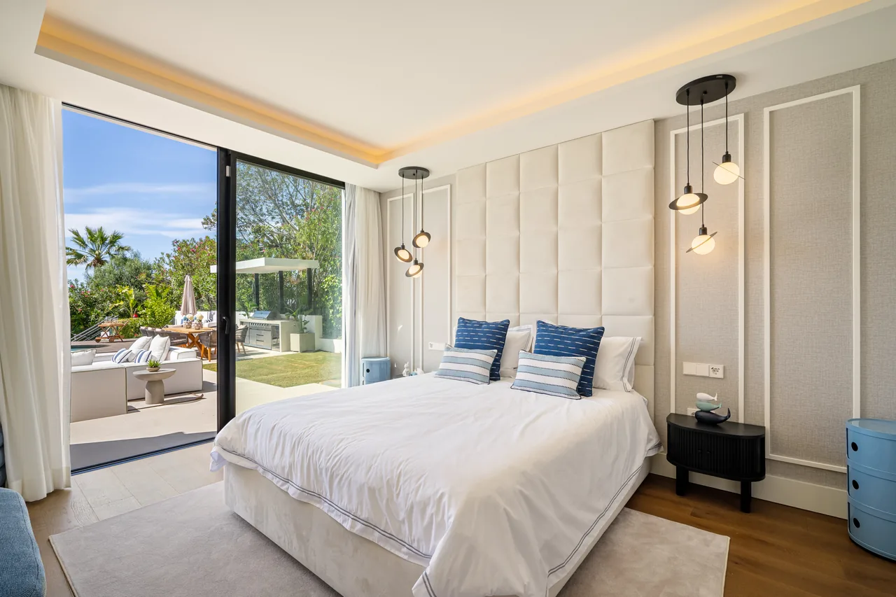 6-bedroom villa in Los Naranjos with private pool and private garden — image 52