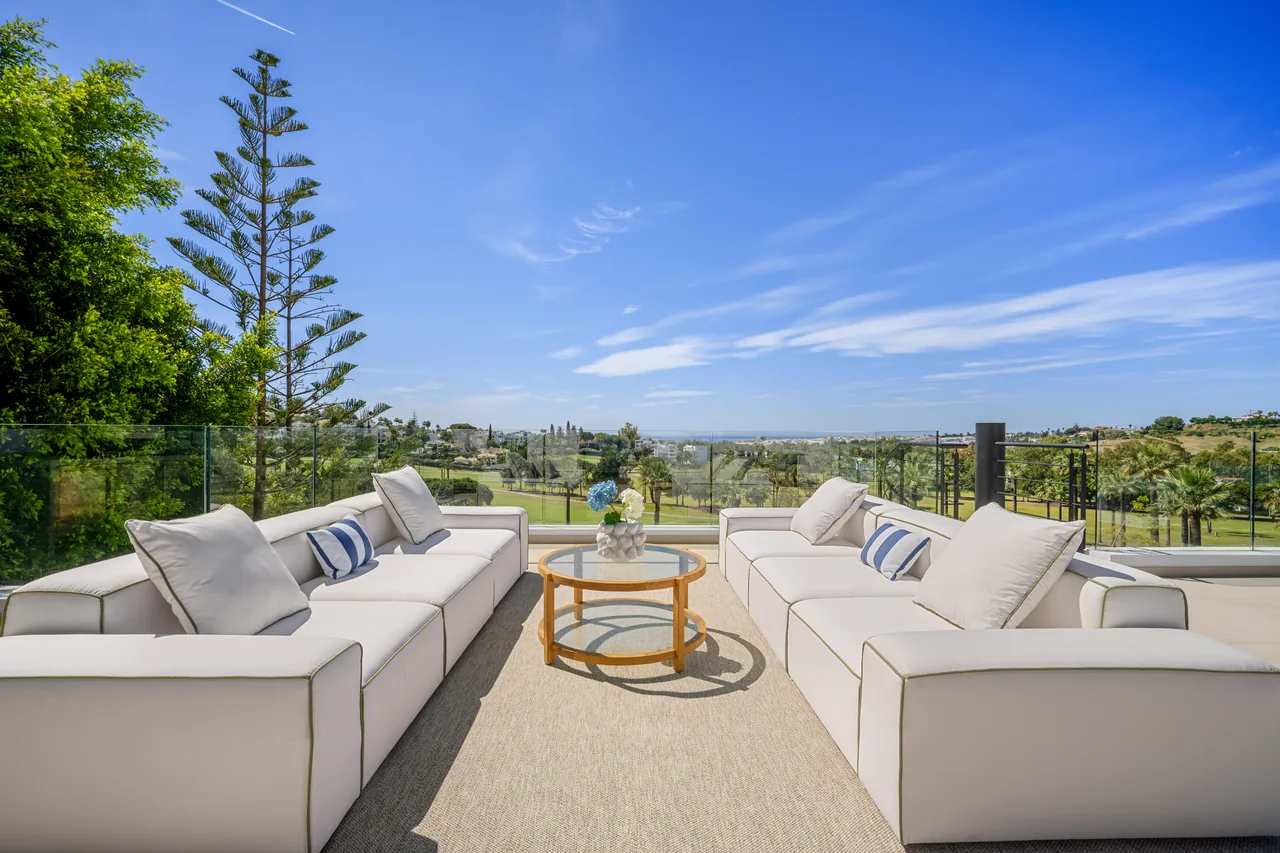 6-bedroom villa in Los Naranjos with private pool and private garden — image 53