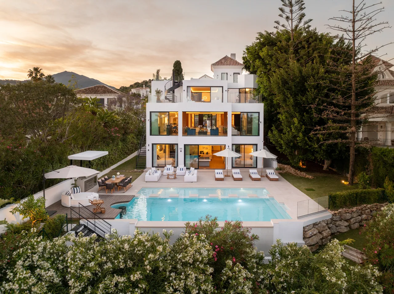 6-bedroom villa in Los Naranjos with private pool and private garden — image 54