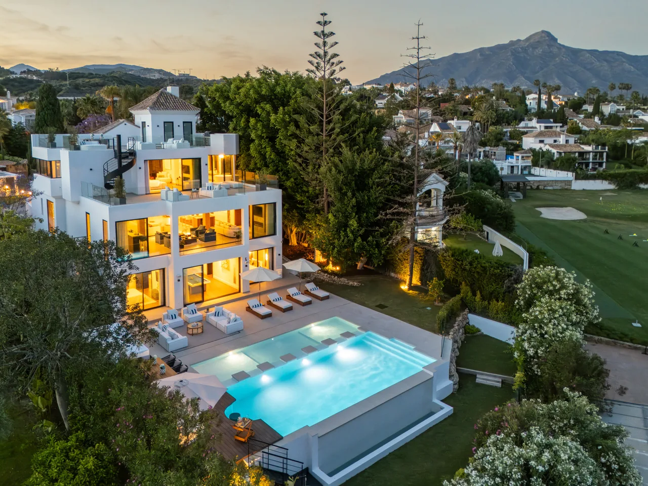 6-bedroom villa in Los Naranjos with private pool and private garden