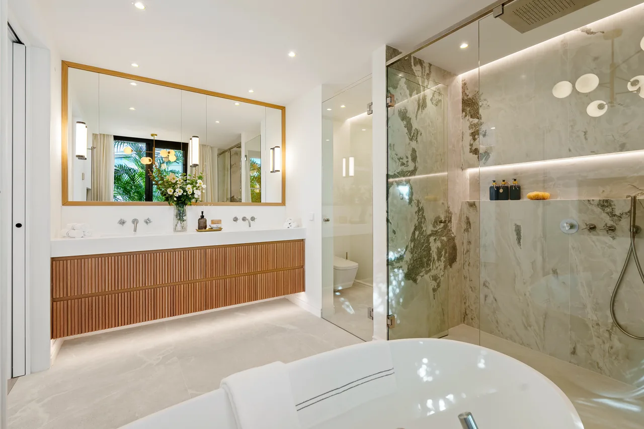 5-bedroom villa in La Quinta with private pool and private garden — image 6