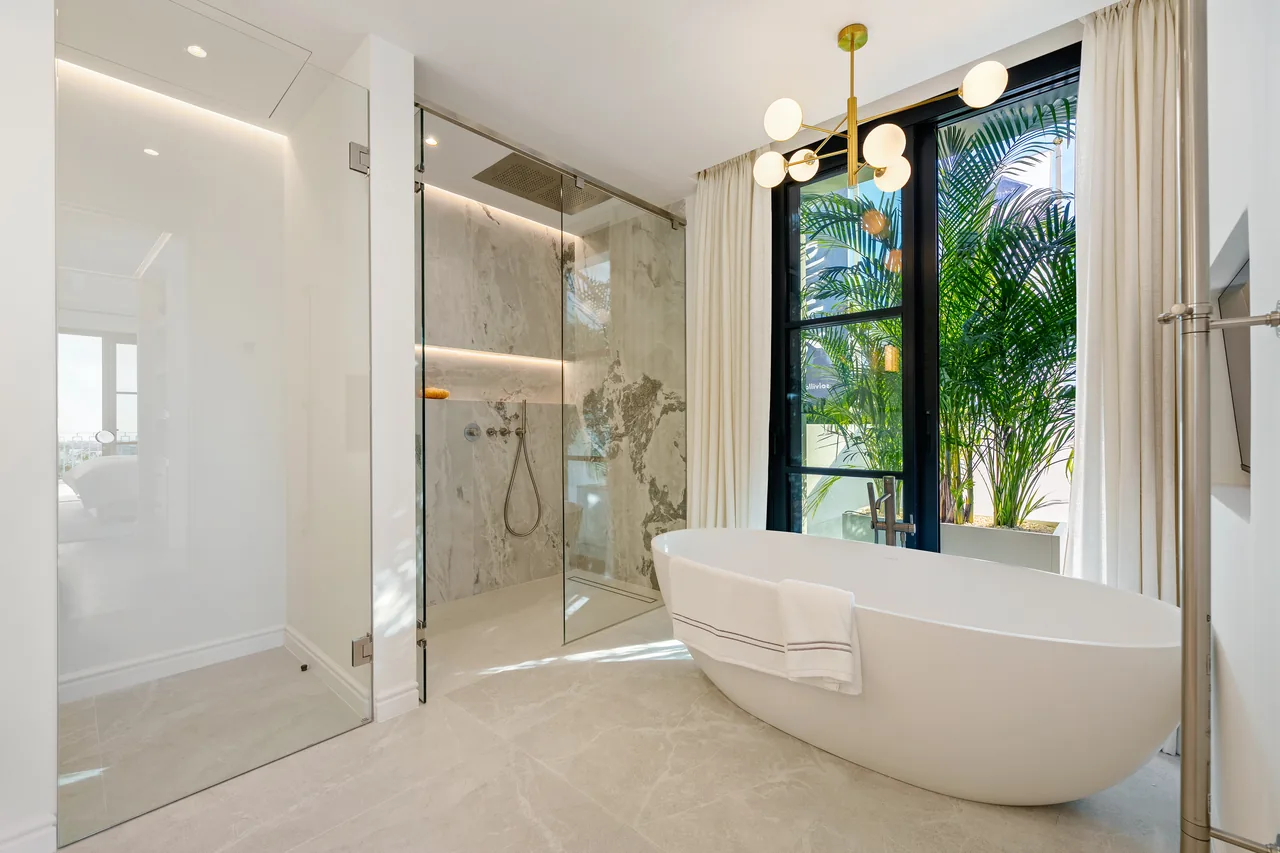 5-bedroom villa in La Quinta with private pool and private garden — image 7
