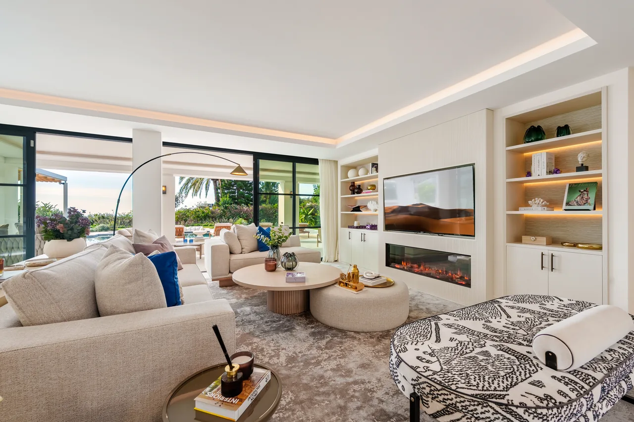 5-bedroom villa in La Quinta with private pool and private garden — image 13