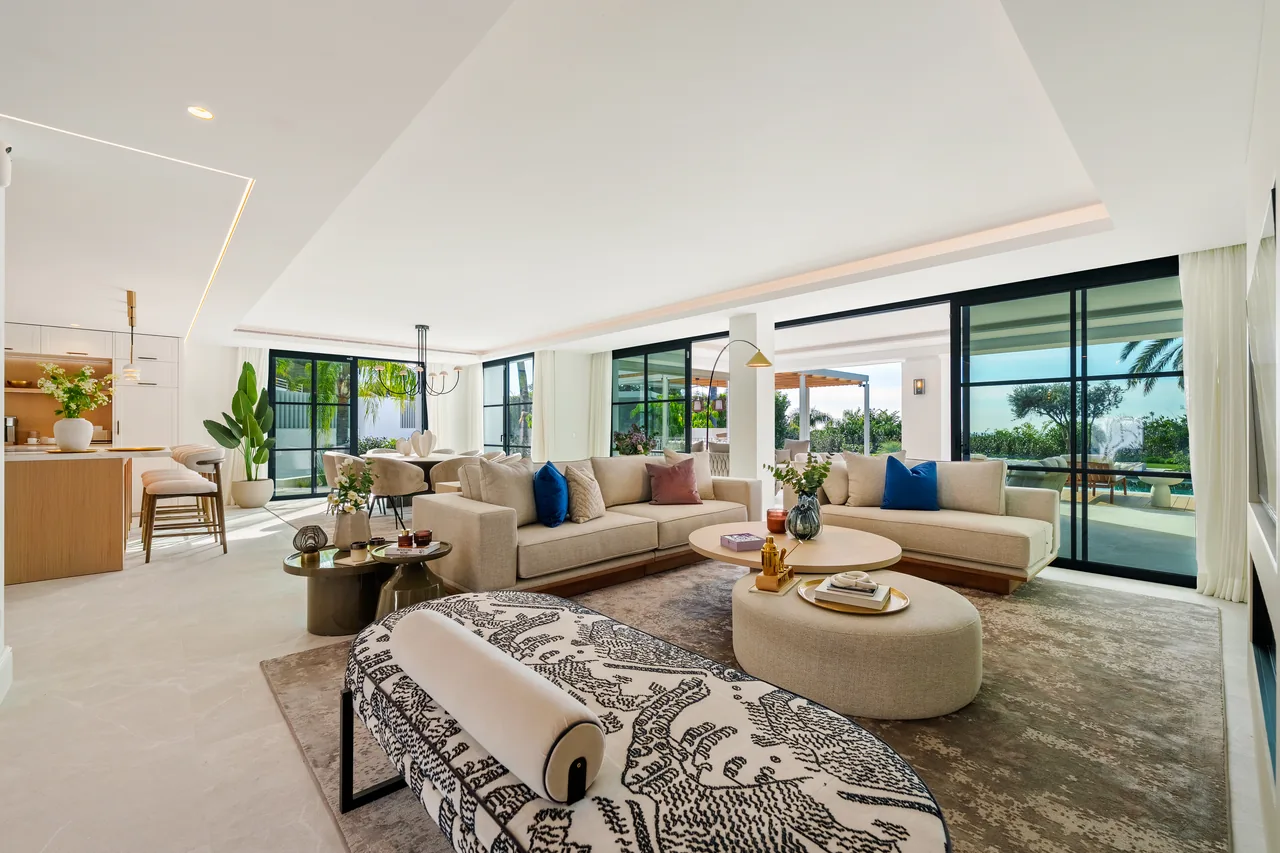 5-bedroom villa in La Quinta with private pool and private garden — image 14