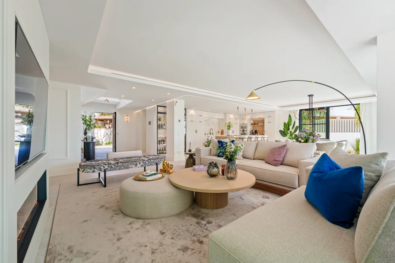 5-bedroom villa in La Quinta with private pool and private garden — image 18