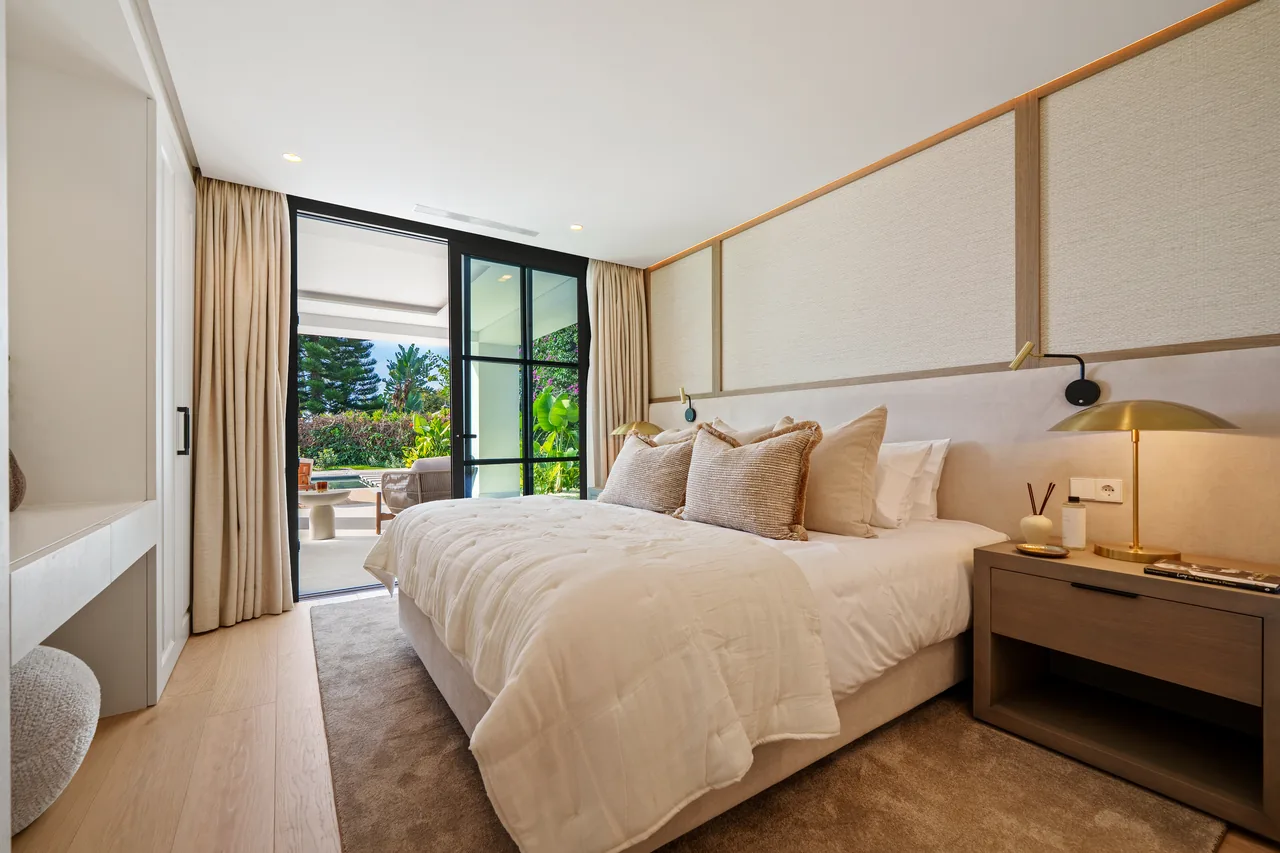 5-bedroom villa in La Quinta with private pool and private garden — image 19
