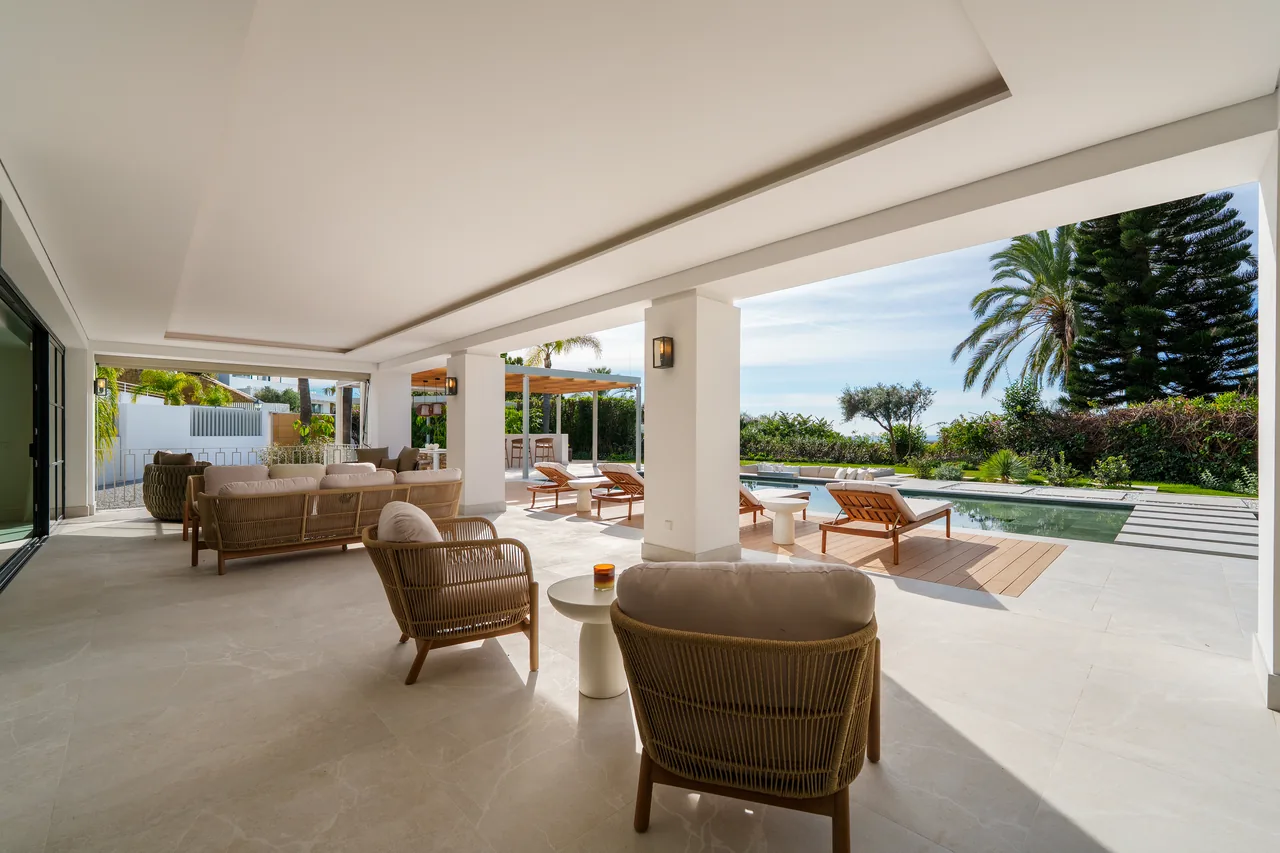5-bedroom villa in La Quinta with private pool and private garden — image 20
