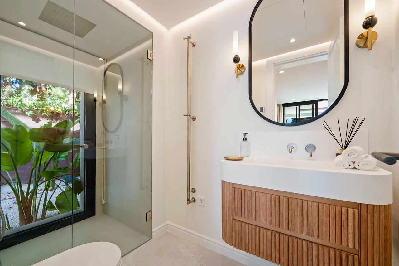 5-bedroom villa in La Quinta with private pool and private garden — image 21