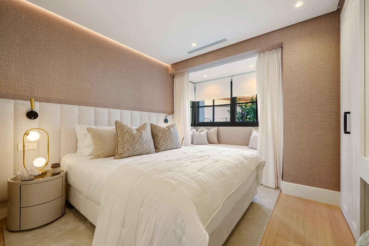5-bedroom villa in La Quinta with private pool and private garden — image 22
