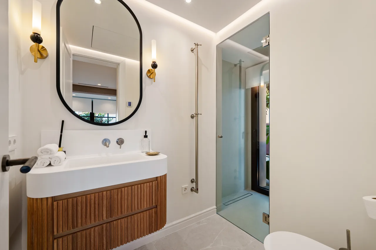 5-bedroom villa in La Quinta with private pool and private garden — image 23