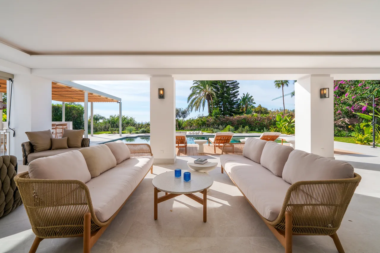 5-bedroom villa in La Quinta with private pool and private garden — image 24