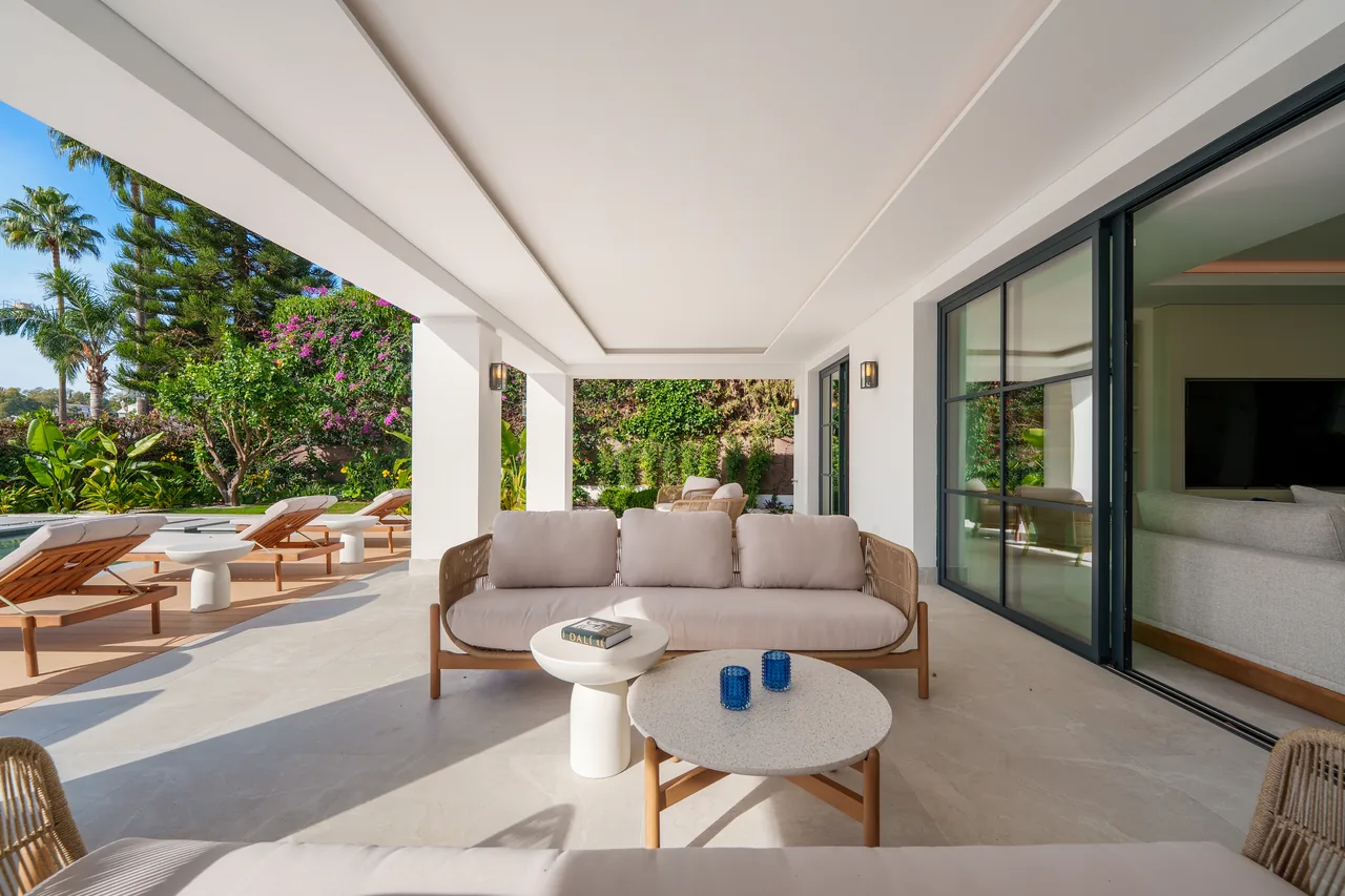 5-bedroom villa in La Quinta with private pool and private garden — image 25