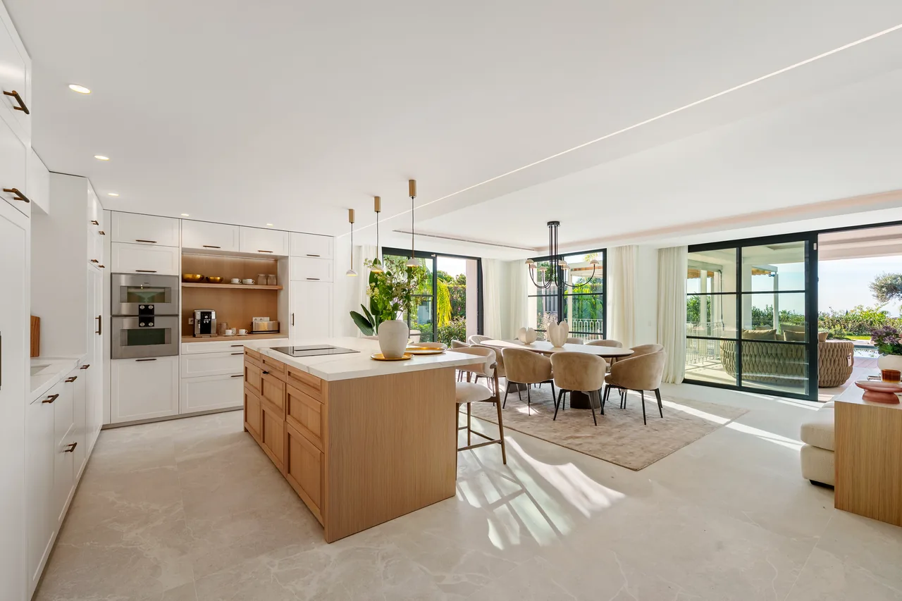 5-bedroom villa in La Quinta with private pool and private garden — image 27