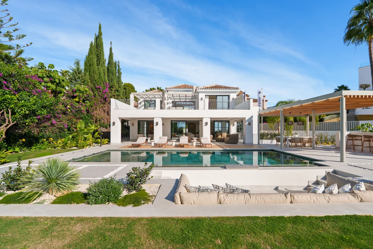 5-bedroom villa in La Quinta with private pool and private garden — image 28