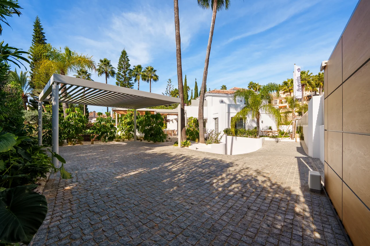 5-bedroom villa in La Quinta with private pool and private garden — image 30