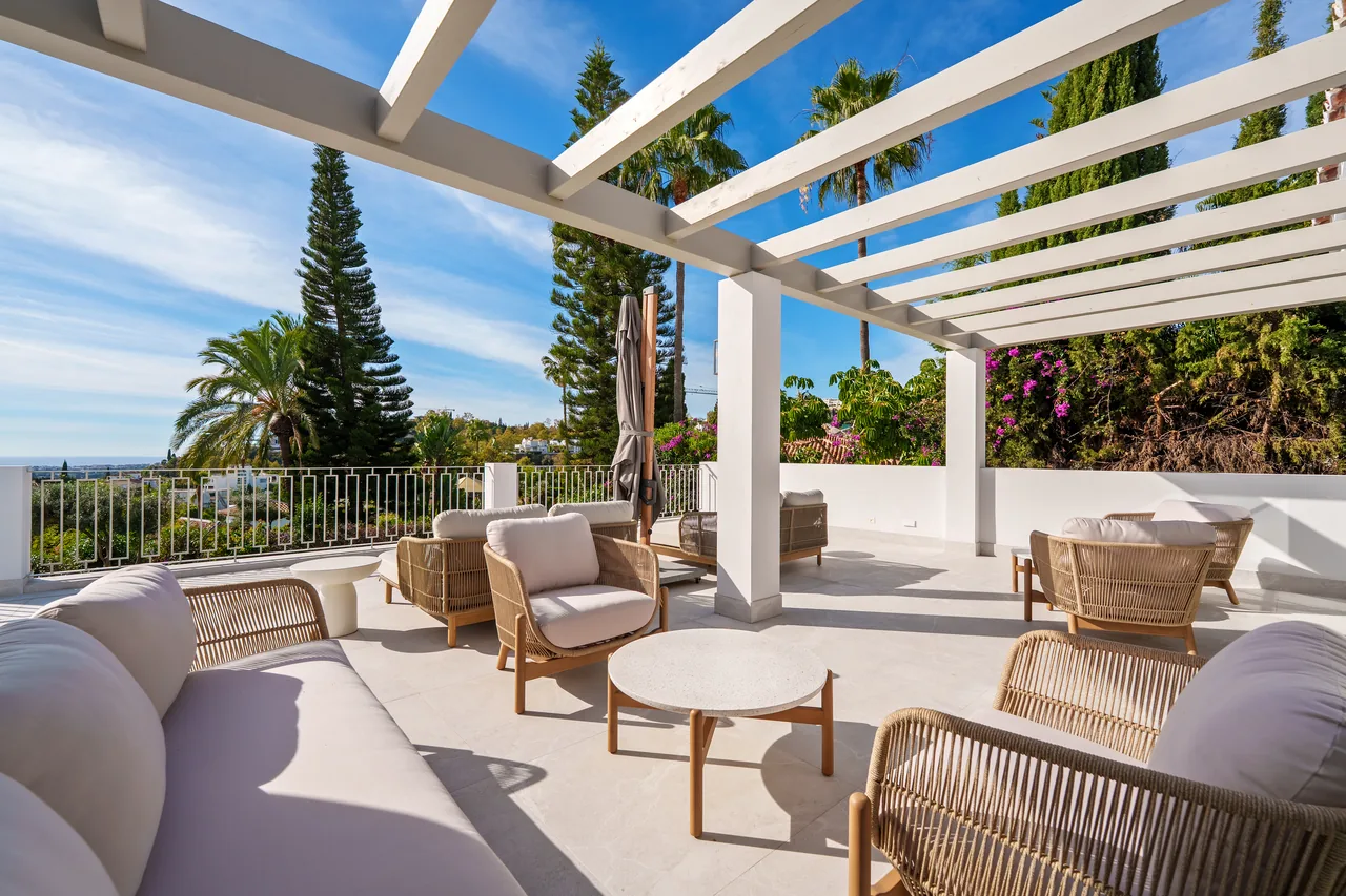 5-bedroom villa in La Quinta with private pool and private garden — image 43