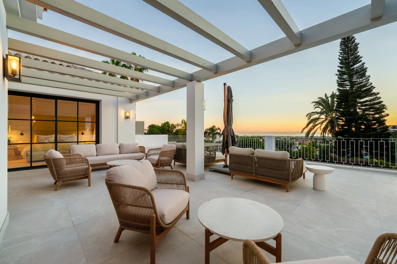 5-bedroom villa in La Quinta with private pool and private garden — image 48