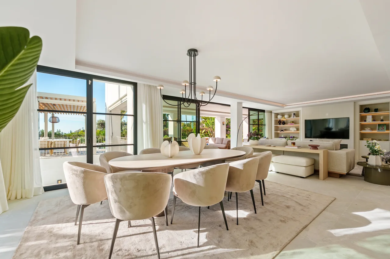 5-bedroom villa in La Quinta with private pool and private garden — image 49