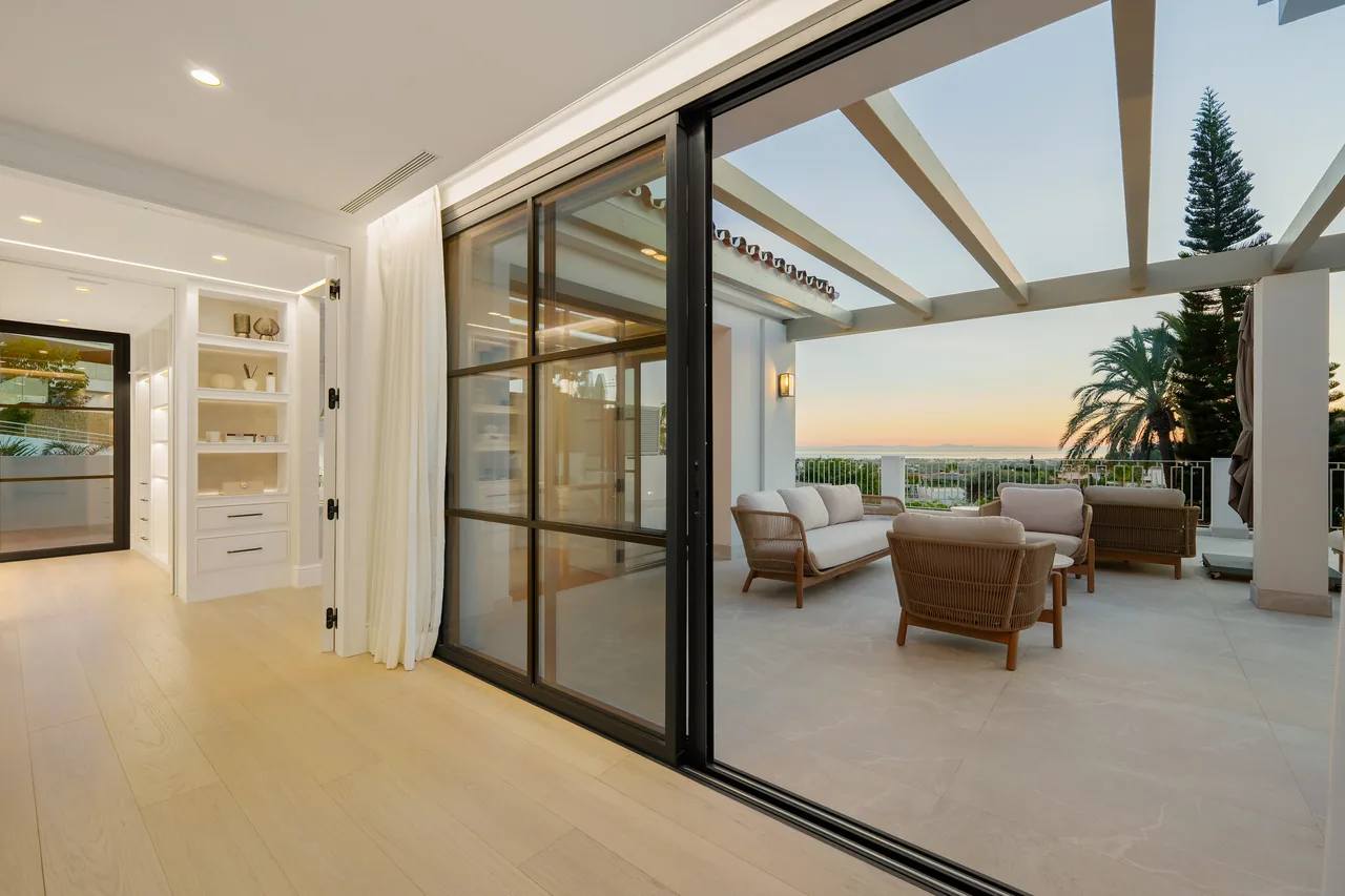 5-bedroom villa in La Quinta with private pool and private garden — image 50