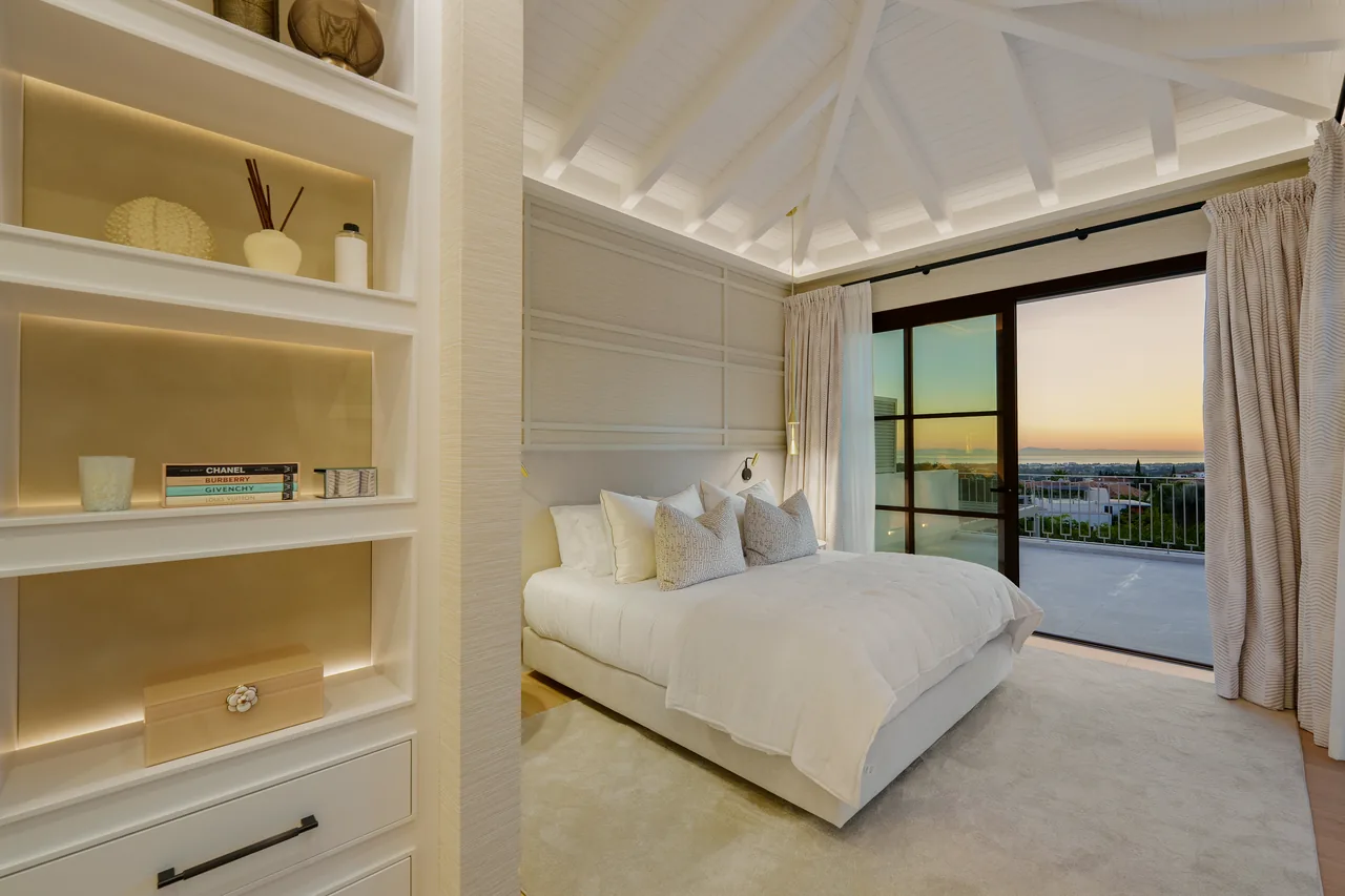 5-bedroom villa in La Quinta with private pool and private garden — image 51