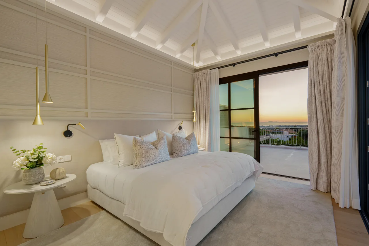 5-bedroom villa in La Quinta with private pool and private garden — image 52