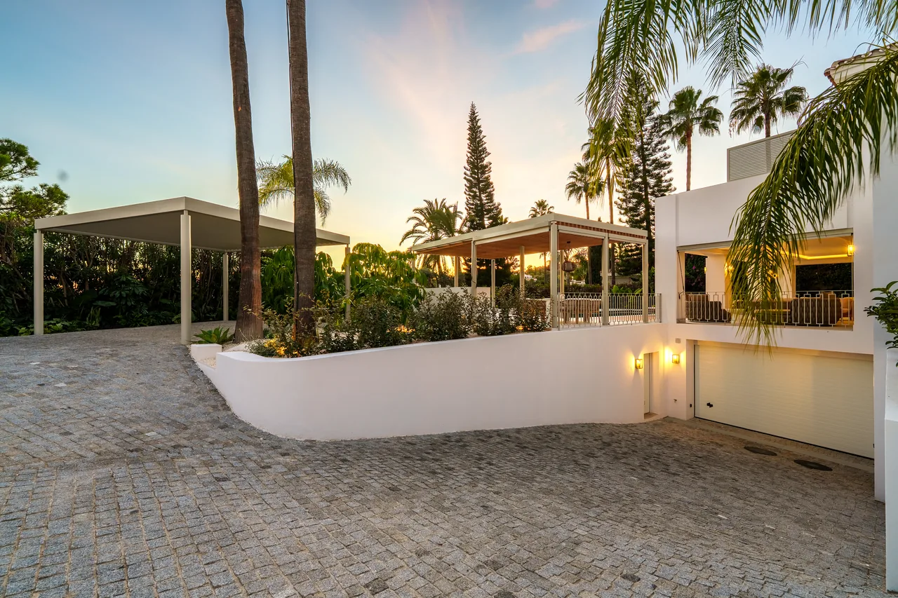 5-bedroom villa in La Quinta with private pool and private garden — image 55
