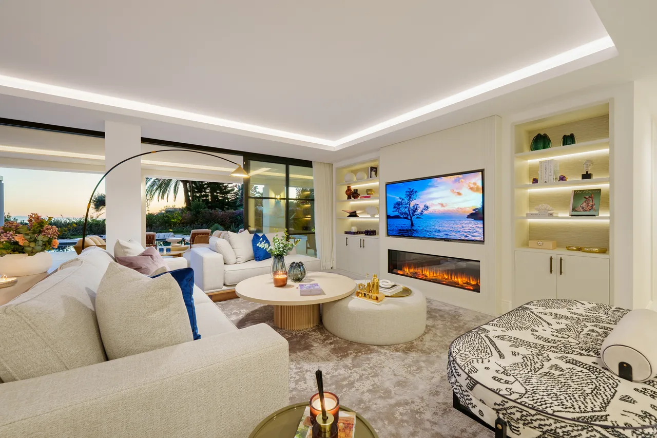 5-bedroom villa in La Quinta with private pool and private garden — image 56