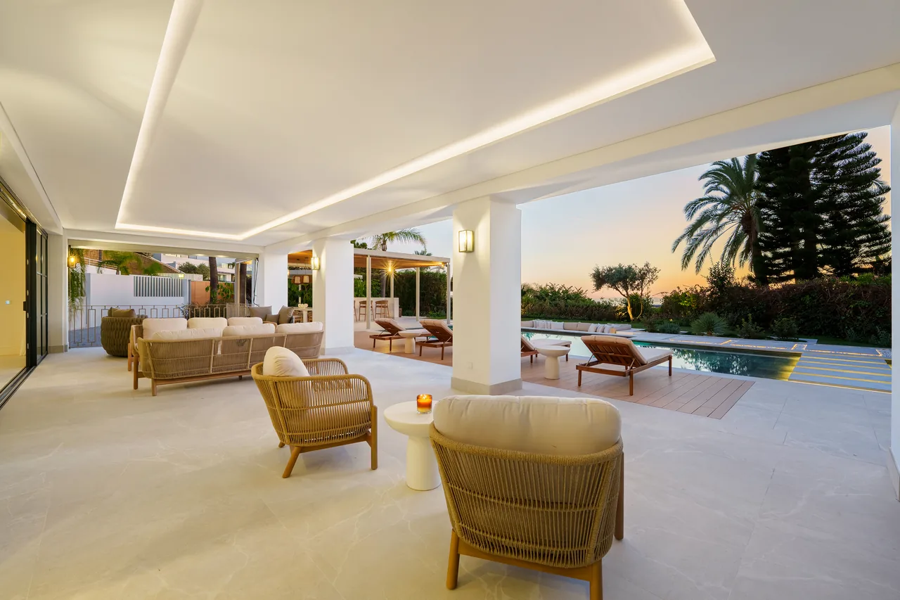 5-bedroom villa in La Quinta with private pool and private garden — image 57