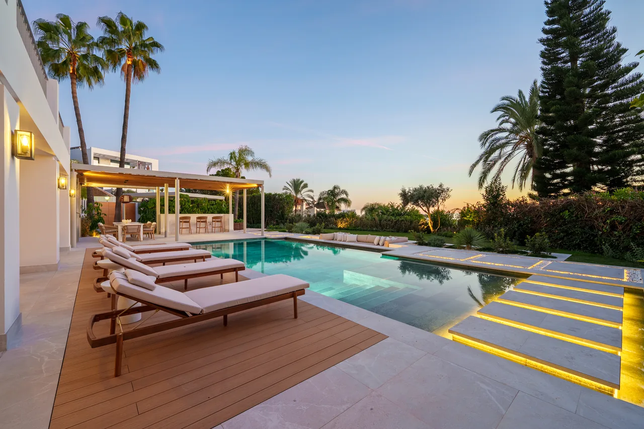 5-bedroom villa in La Quinta with private pool and private garden — image 58