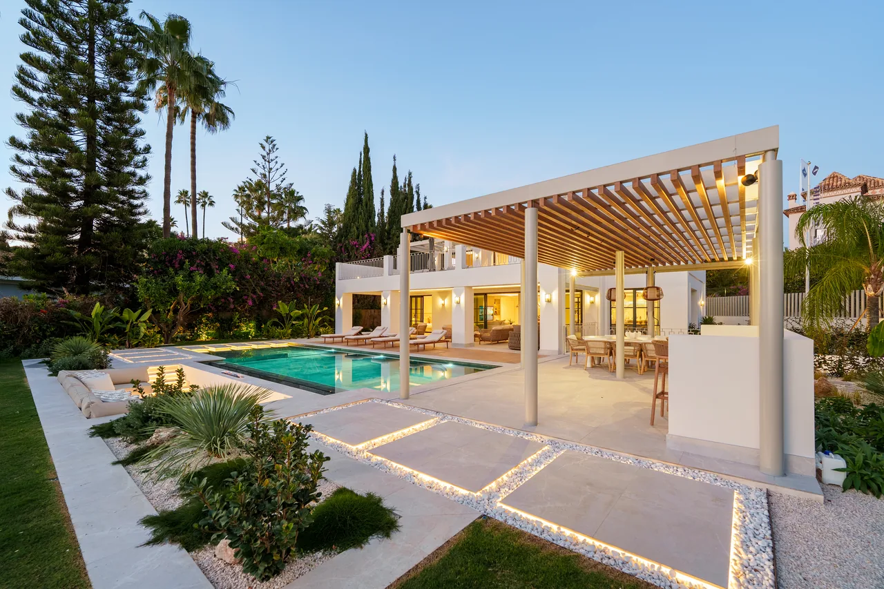 5-bedroom villa in La Quinta with private pool and private garden — image 61