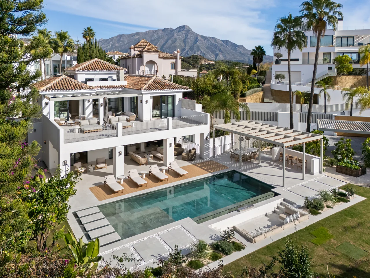 5-bedroom villa in La Quinta with private pool and private garden — image 68