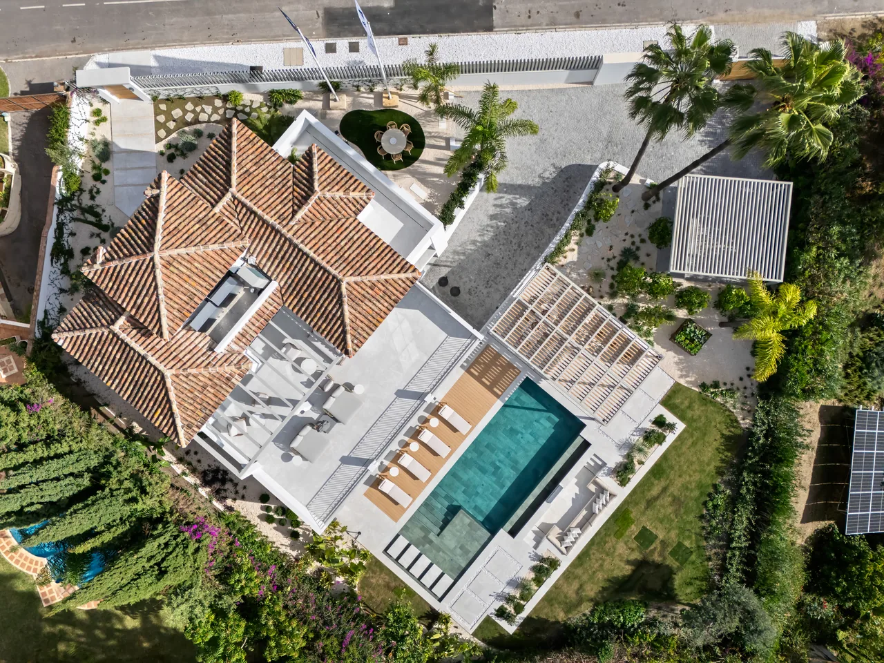 5-bedroom villa in La Quinta with private pool and private garden — image 72