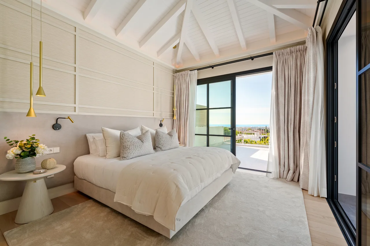 5-bedroom villa in La Quinta with private pool and private garden — image 77