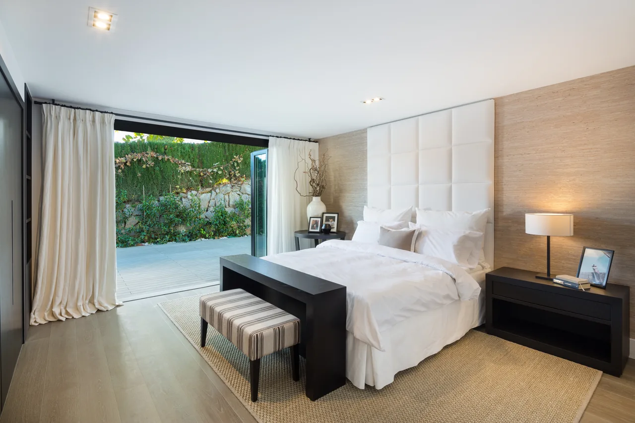 5-bedroom villa in Aloha with private pool and private garden — image 5