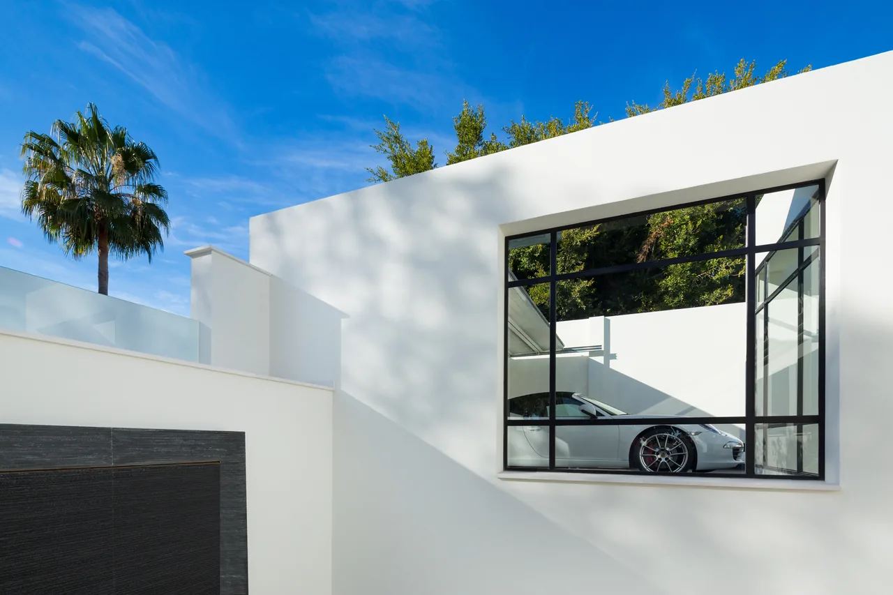 5-bedroom villa in Aloha with private pool and private garden — image 6
