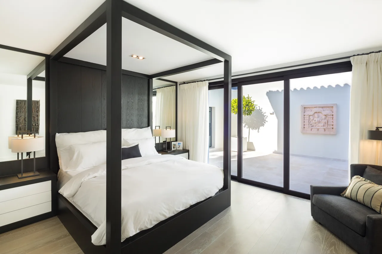 5-bedroom villa in Aloha with private pool and private garden — image 21