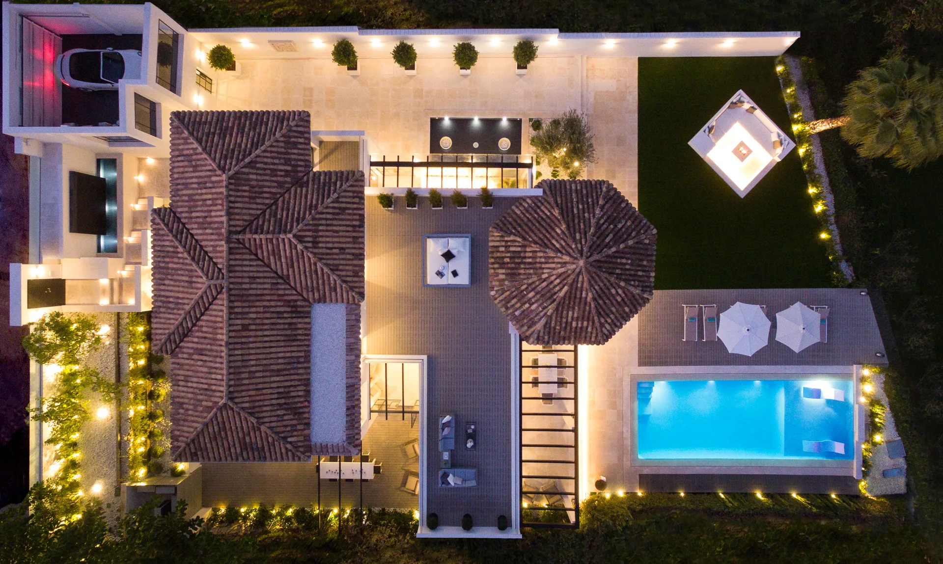 5-bedroom villa in Aloha with private pool and private garden