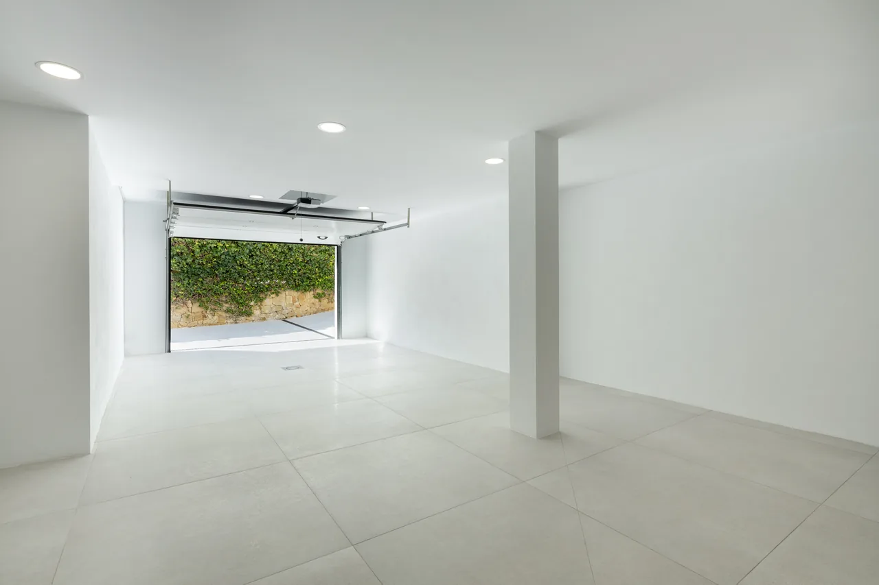 5-bedroom villa in La Quinta with private pool and private garden — image 16