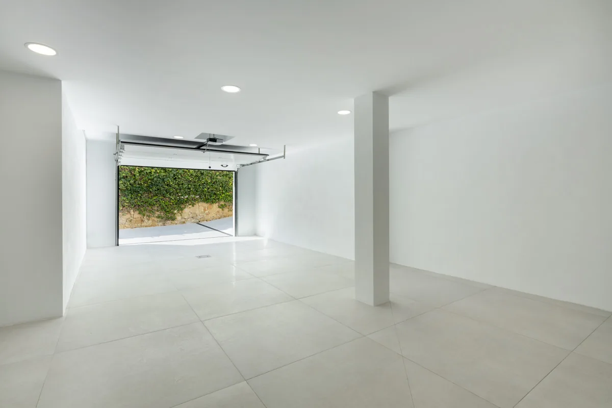 5-bedroom villa in La Quinta with private pool and private garden — image 40